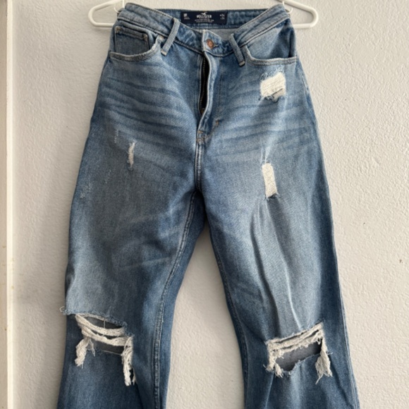 Hollister - Picture 2 of 4